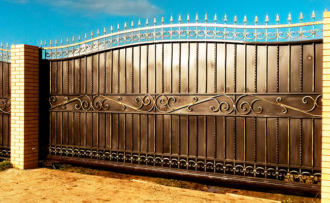 Ворота раздвижные с элементами ковки